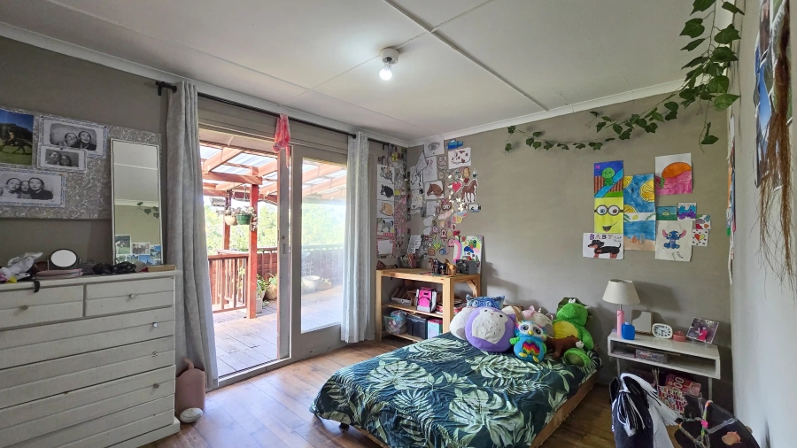 6 Bedroom Property for Sale in Cove Rock Eastern Cape